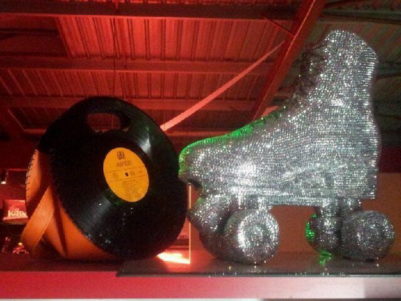 Le patin à strass du bar